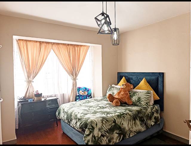 1.5 BEDROOM APARTMENT RENTED IN ESSENWOOD